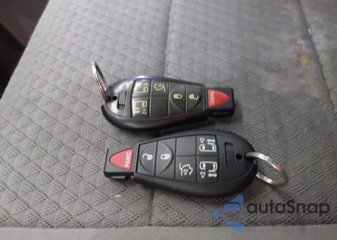 2010 Chrysler Town & Country Touring из США, поврежденный, VIN 2A4RR5D15AR212357